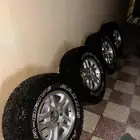 للبيع كفرات مع جنوط ماكسس 265