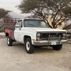جمس معه صدوق نحل والصندوق الي راكب عليه السياره مطوفه سنه