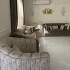 كنب دائري استخدام بسيط ونظيف جدا مع الستاره