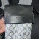 شنطه كتف قوتشي اصليه للبيع