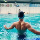 مدرب سباحه