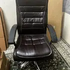 كرسي دوار جلد