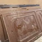 ابواب خشب. نظيفه