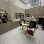 محل للتقبيل فالعمارة الزرقاء