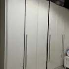 غرفه نوم إيطالي قويه الدولاب يحمل أشياء كثيره
