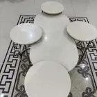 طاولة رخام مكونه من 4 خدمه و1 كبيره