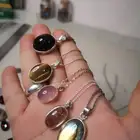 احجار متنوعة و خواتم و قلادات