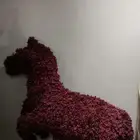مجسم خيل من الازهار الصناعية
