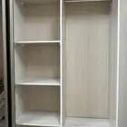 دولاب ملابس نظيف جدا