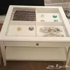 طاولة بحالة جيدة للبيع