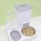 موزع طعام للقطط