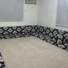 كنب مجلس عربي شبه جديد الاسفنج والقماش على الشرط