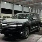 لاندكروزر GXR -G بنزين 2025 سعودي فل كامل