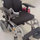 كرسي كهربائي لذوي الإحتياجات الخاصة