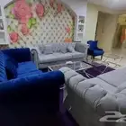 كنب نظيف مع طاولاته للبيع