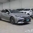 تويوتا كامري SE فتحة سقف جلد ستة سلندر بنزين موديل 2024