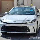كامري LE موديل 2025 بنزين حبه فقط لون ابيض لؤلؤي