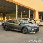 تويوتا كامري ال اي هايبرد اسود وتيتانيوم 2025