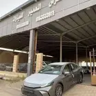 كامري E إستاندر 2025 ابيض وتيتانيوم كاش وبنك