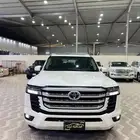 تويوتا لاندكروزر 2022 L4 سعودي ماشي 75 الف قمة فالنظافة