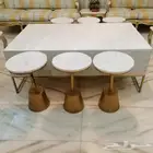 طاولة خدمة كبير مع 6 طاولات صغير