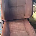 مقاعد كرسيدا نظيفه وحده منها فيها كسر وكاله