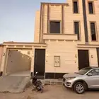 فلة مع شقة للبيع بحي القادسية