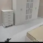معلم نجار فك وتركيب غرف نوم ومطبخ وستائر