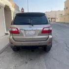 تويوتا فورشنر 2010الون ذهبي داخل بيج نظيف لايشكو من شي