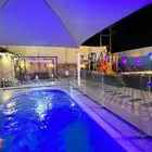 شاليه و استراحة ثلاث مسابح ملعب طائرة اسعار مناسبة