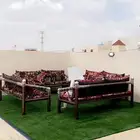 كراسي مع فرش مزروع وخيمه ومكيفات للبيع العاجل