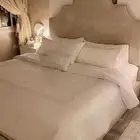 على السوم سرير مترين في مترين   مع اسفنجه   مع اريكه نظيفه