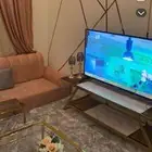 طاولة كبيرة مع أربعة خدمة