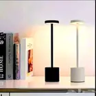 مصباح طاولة محيطي بتقنية LED.