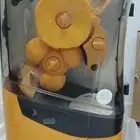 عصارة برتقال zumex جديدة بالكرتون