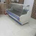 ثلاجة عرض وكاشير وشاشه مع جهاز و6 كامرات