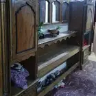 للبيع طاوله معاها مرايا ودولاب اثنين
