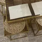 طاولة مع طاولات الخدمه استخدام قليل