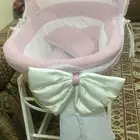 للبيع سرير مهد أطفال مع القاعدة