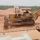 موجود بلدوزر للايجار