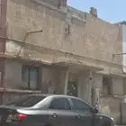 بيت شعبي للايجار موقع مميز خلف محطة منفوحة