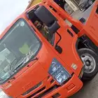 سطحه لنقل السيارات المعطلة والمصدومه