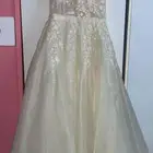 فستان ملكه أو عزيمه