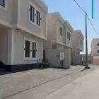 للبيع أدوار بالقرب من مجمع مدارس