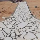 حجر عشؤائي ابيض