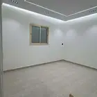 شقة عائلية واسعه للإيجار بحي النهضة 3 غرف وصالة سنوي