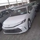 تويوتا كامرى LE 2025 لون ابيض لولوى ولون اسود