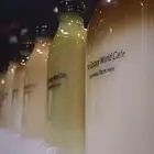 قوارير زجاجية أنيقة للمشروبات الباردة