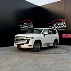 تويوتا لاندكروزر GXR L4 2025 لدى شركة عبدالمجيد الخضر