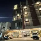 شقة للايجار جديده بحي النزهه مكونه من 4 غرف